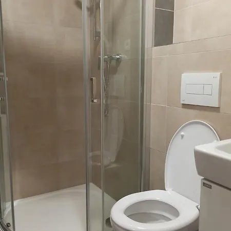 Jednopokojovy Byt, Kuchyn, Koupelna S Wc, Predsin, Ulozny Prostor Pro Kola, Parkovaci Stani Apartment *